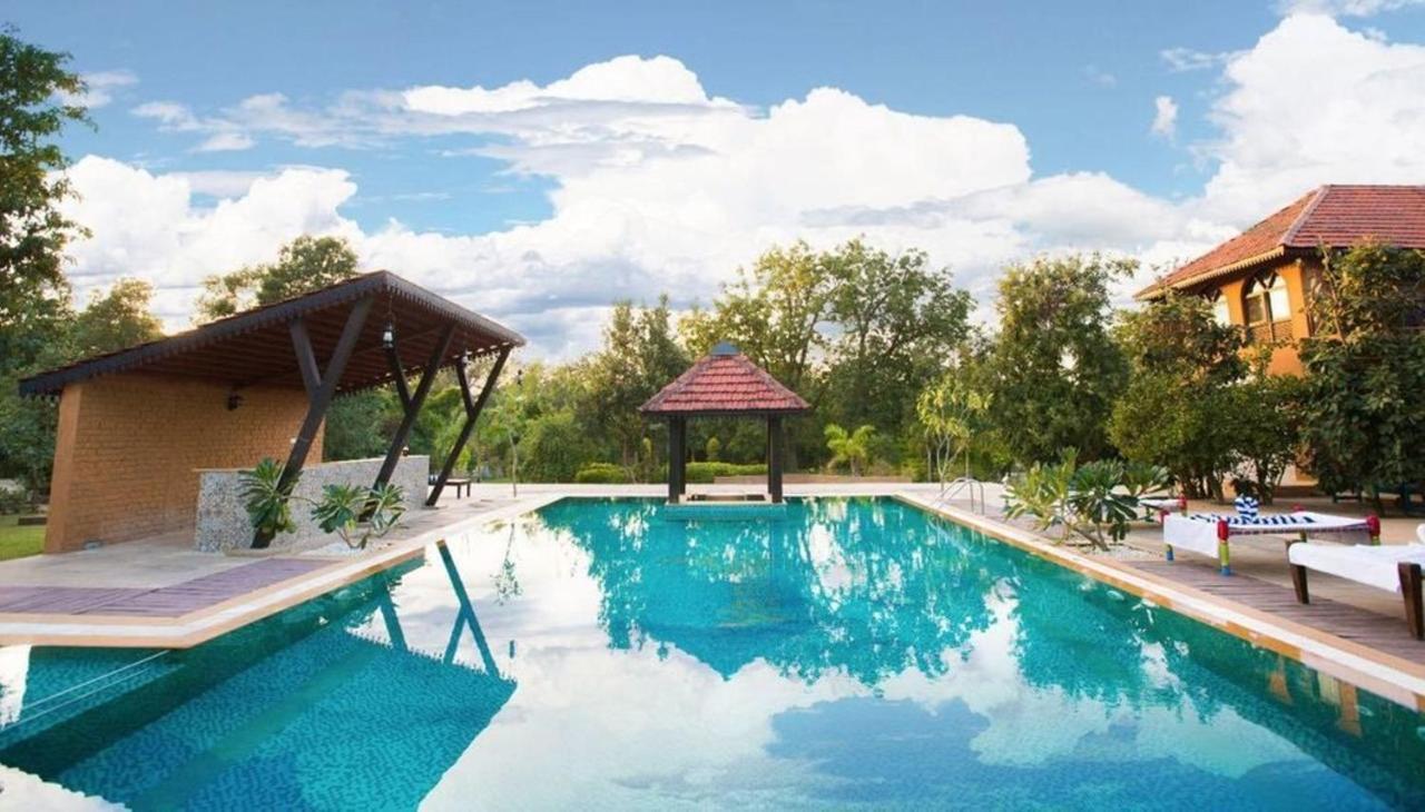 Vannraj Resort And Spa Khawāsa Buitenkant foto