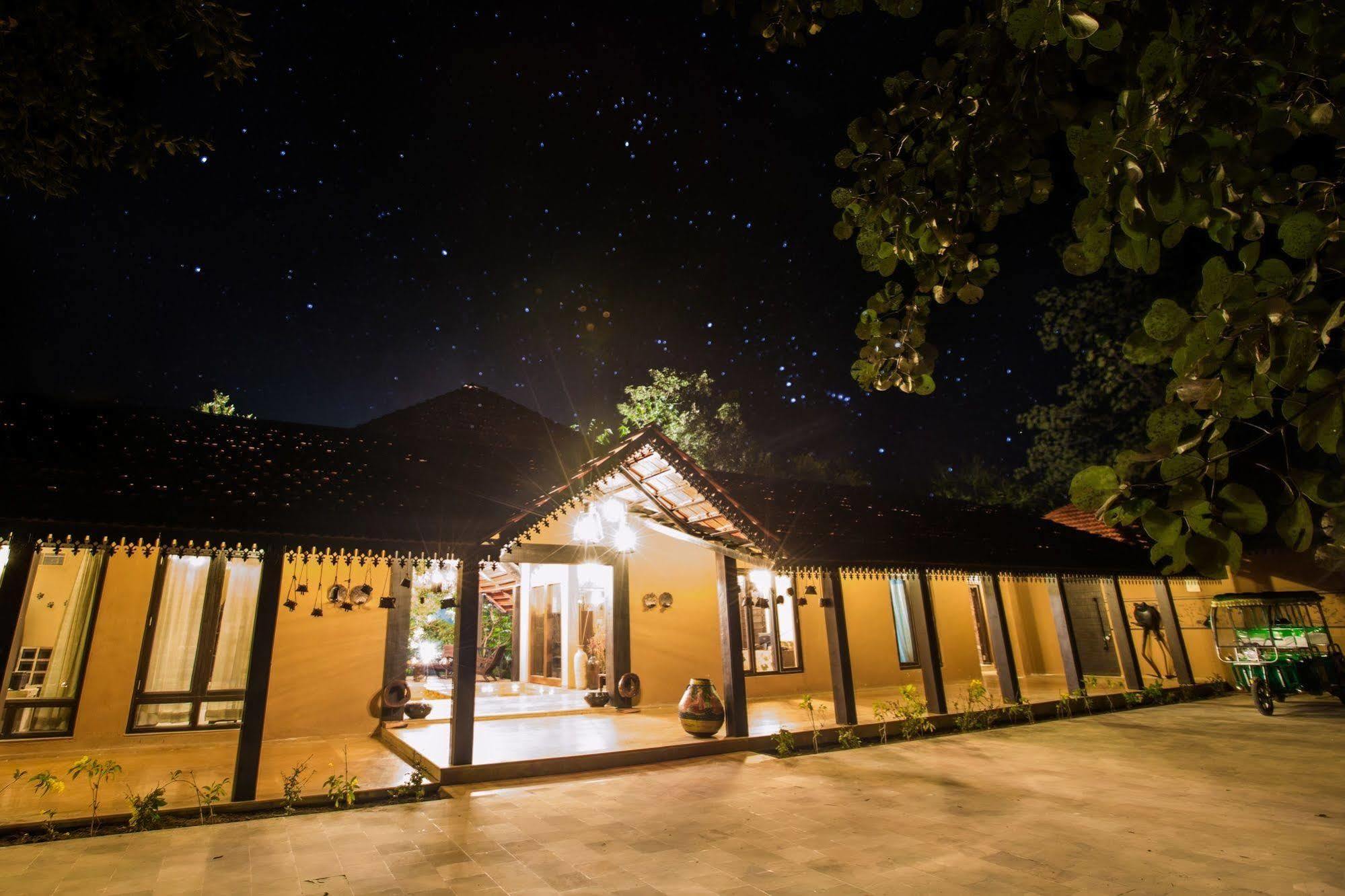 Vannraj Resort And Spa Khawāsa Buitenkant foto